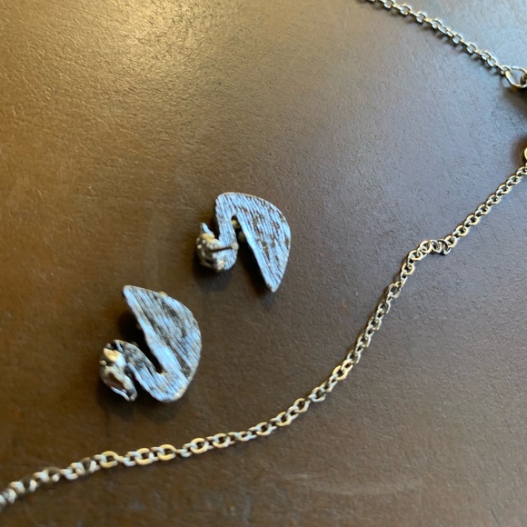 Beautiful Silver Plated Swan  Necklace/Earrings 🌼 - Picture 5 of 6